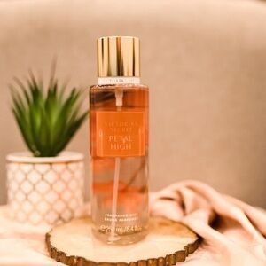 NWT Victoria's Secret Petal High Fragrance Mist Limited Edition Vintage Stock